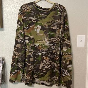 Under Armour Drifit long sleeve shirt